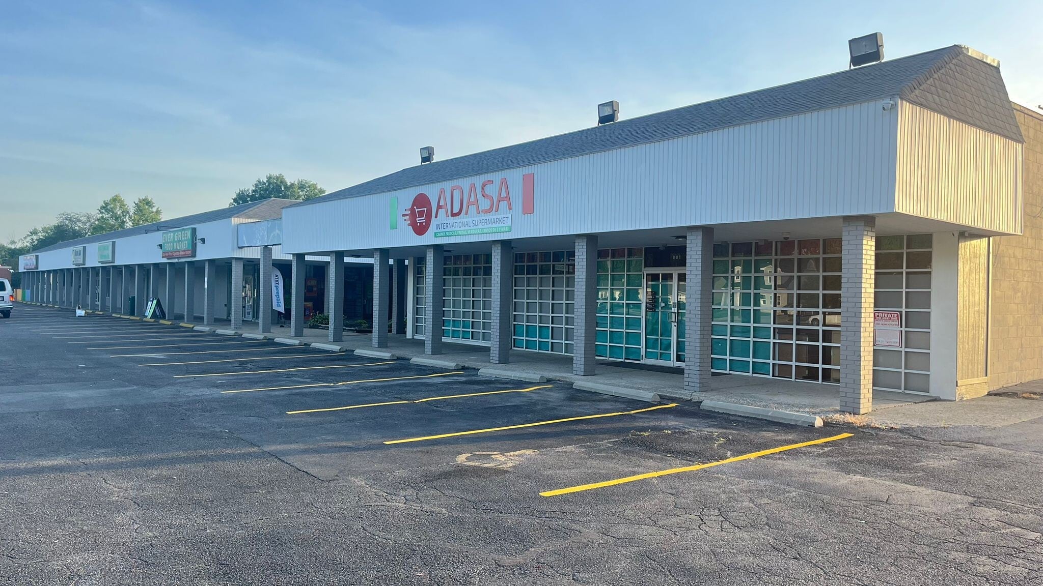 901-927 James Rd, Columbus, OH for lease Building Photo- Image 1 of 10