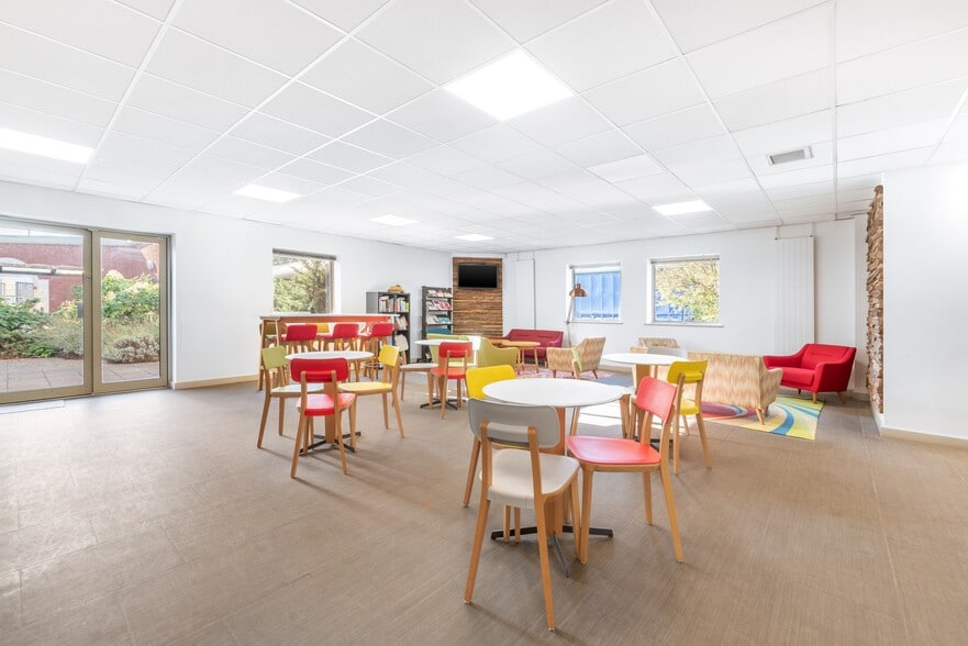 Aerodrome Rd, Gosport for lease - Interior Photo - Image 3 of 10