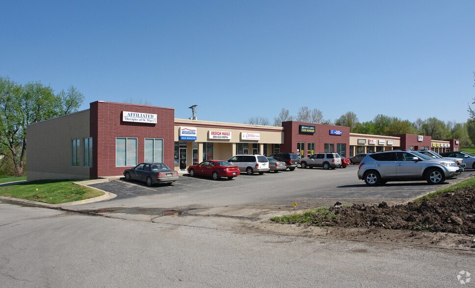 700 S Broadway, Oak Grove, MO à louer - Photo du bâtiment - Image 2 de 2