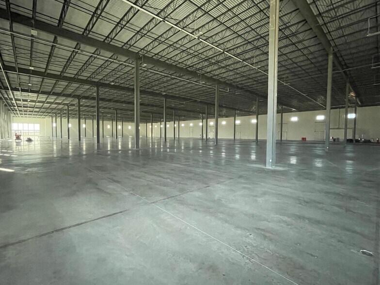 128th St And Meredith Dr, Urbandale, IA à louer - Photo intérieure - Image 2 de 5