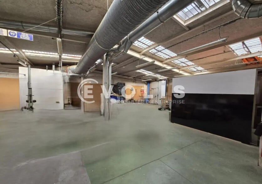 Flex in Verrières-le-Buisson for lease - Interior Photo - Image 3 of 10