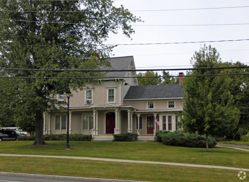 33 Church Hill Rd, Newtown, CT à vendre - Photo principale - Image 1 de 1