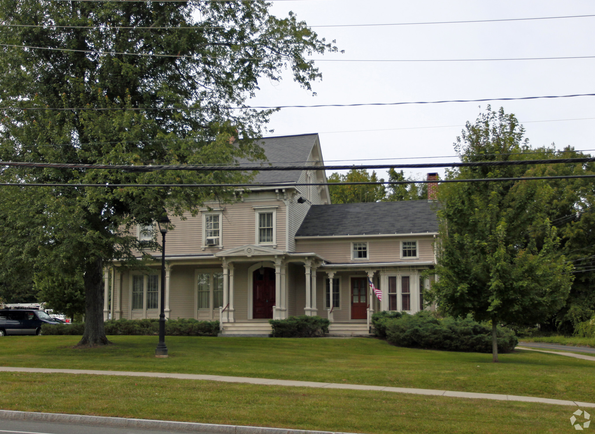 33 Church Hill Rd, Newtown, CT à vendre Photo principale- Image 1 de 1