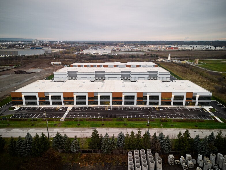 3323 Superior Crt, Oakville, ON à vendre - Photo du bâtiment - Image 2 de 6
