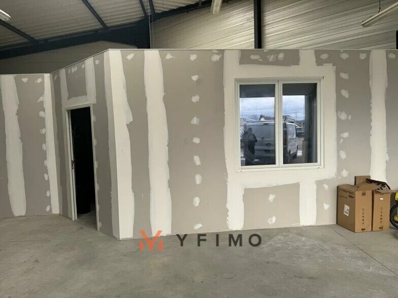 Flex in Gargenville for lease - Interior Photo - Image 2 of 5