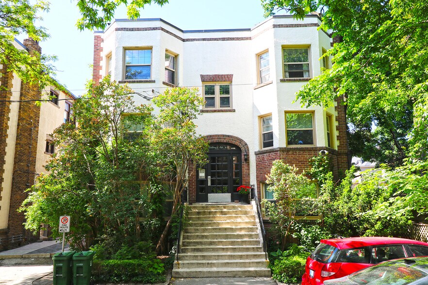 9 Humewood Dr, Toronto, ON à vendre - Photo du bâtiment - Image 1 de 1