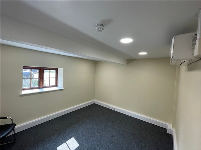 Selfs Farm, Andover for lease - Interior Photo - Image 3 of 4