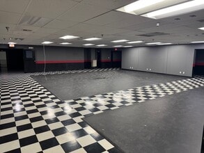 7700 E 38th St, Tulsa, OK à louer Photo du bâtiment- Image 2 de 41