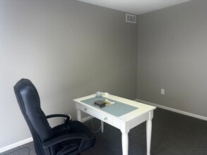 225 E Liberty St, Medina, OH à louer Photo intérieure- Image 2 de 5