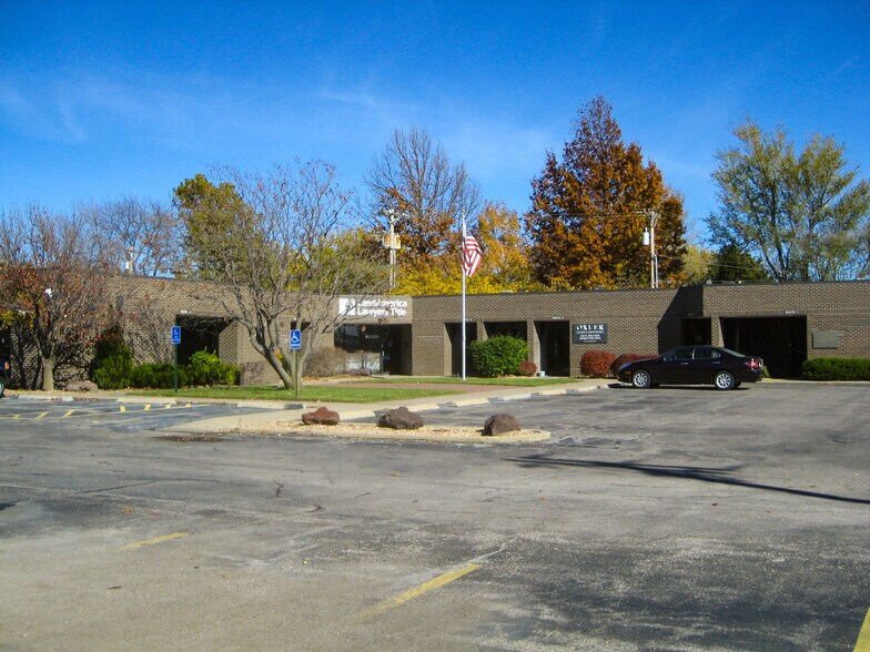 900 N Tyler Rd, Wichita, KS à louer - Photo principale - Image 1 de 7
