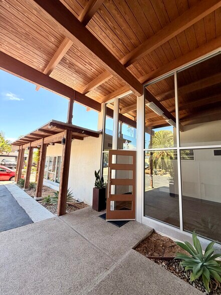 110 W Escalones, San Clemente, CA à louer - Photo du bâtiment - Image 3 de 13