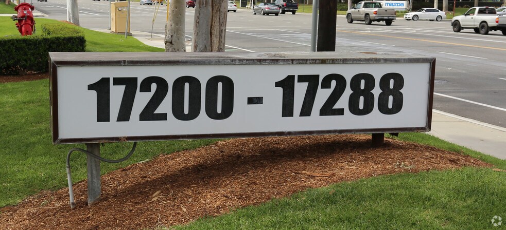 17200-17288 Red Hill Ave, Irvine, CA à louer - Photo du bâtiment - Image 3 de 42