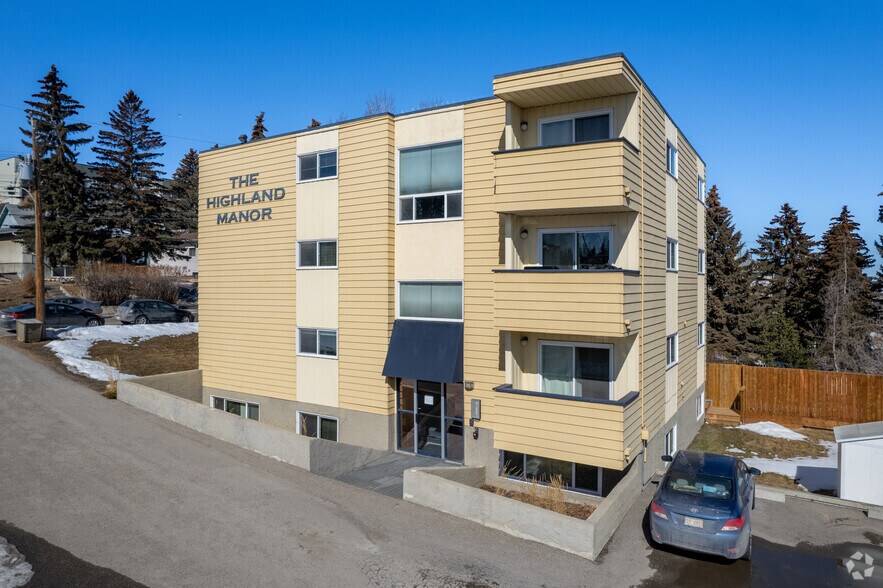 3908 Centre A St NE, Calgary, AB for sale - Primary Photo - Image 1 of 1