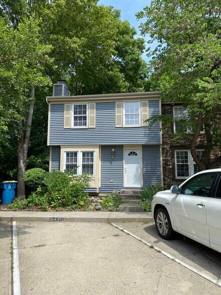 9445 Timber View Dr, Indianapolis, IN à vendre - Photo principale - Image 1 de 1