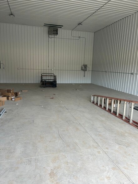 4947 Lockport Rd, Lockport, NY for lease - Interior Photo - Image 2 of 3