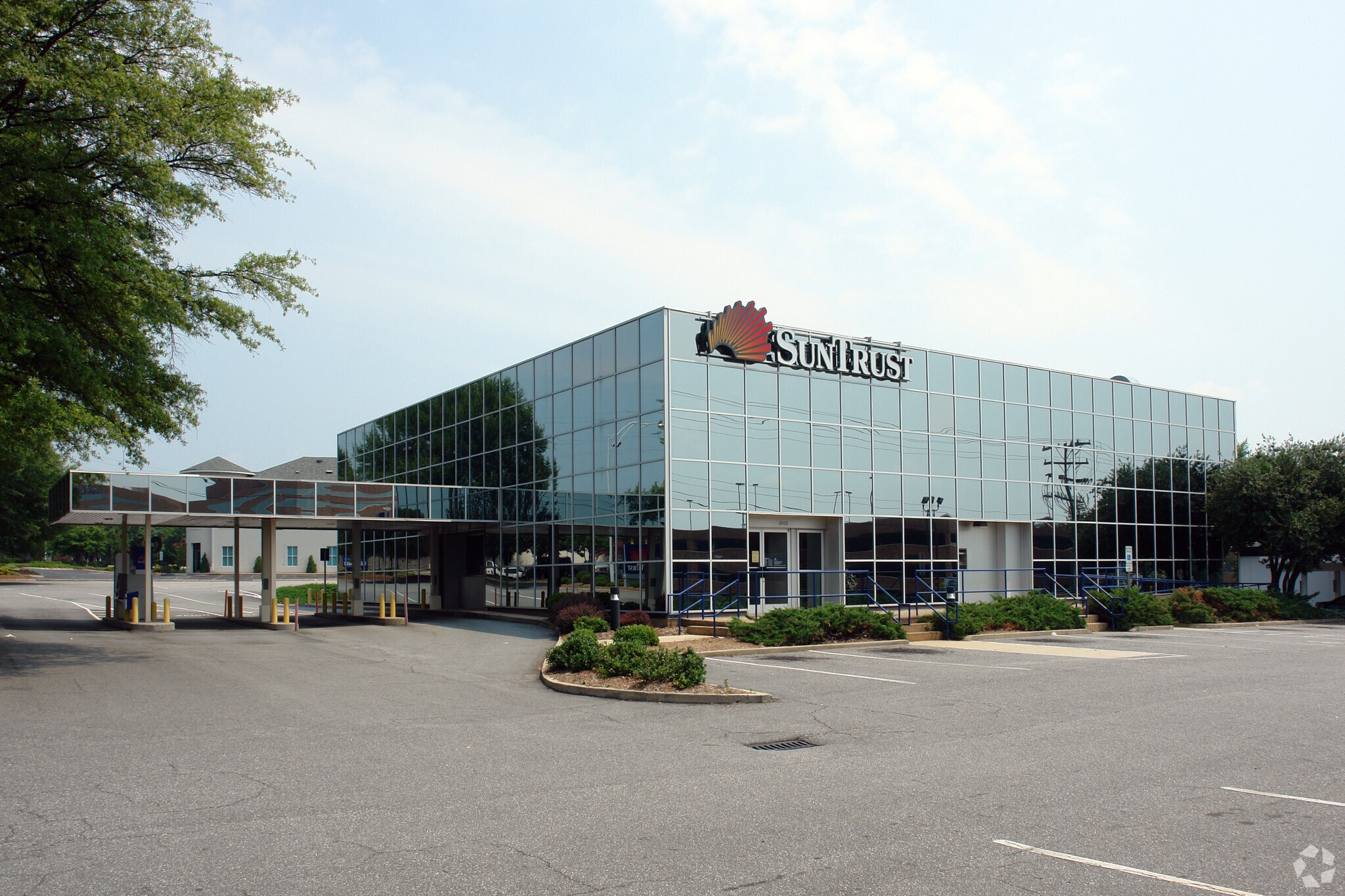 2006 S Hawthorne Rd, Winston-Salem, NC for lease Primary Photo- Image 1 of 5