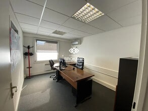 Office in Seyssinet-Pariset for lease Interior Photo- Image 2 of 9