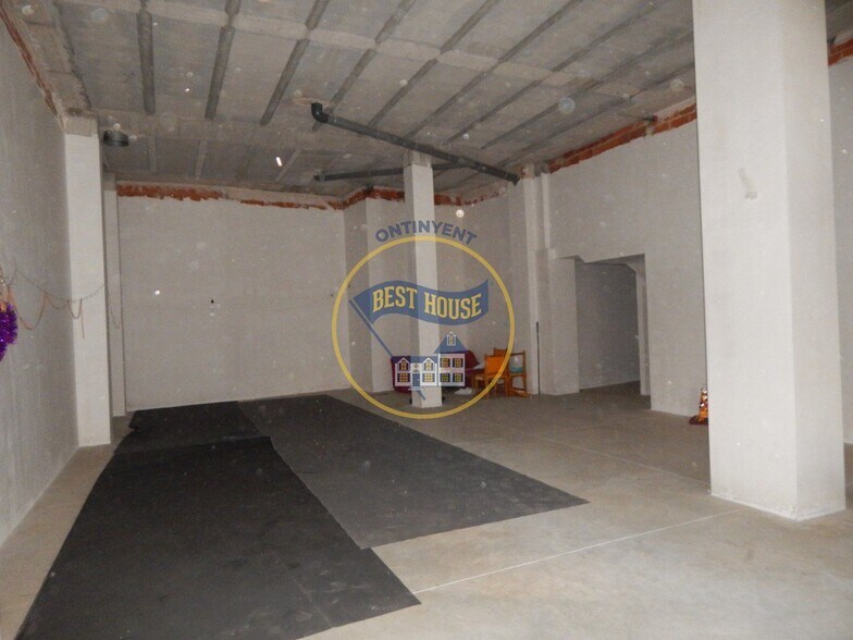 Commerce de détail dans Ontinyent, Valencia à louer - Photo du bâtiment - Image 2 de 7