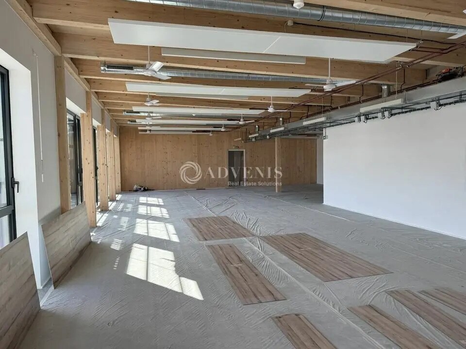 Office in Champs-sur-Marne for lease Interior Photo- Image 1 of 6
