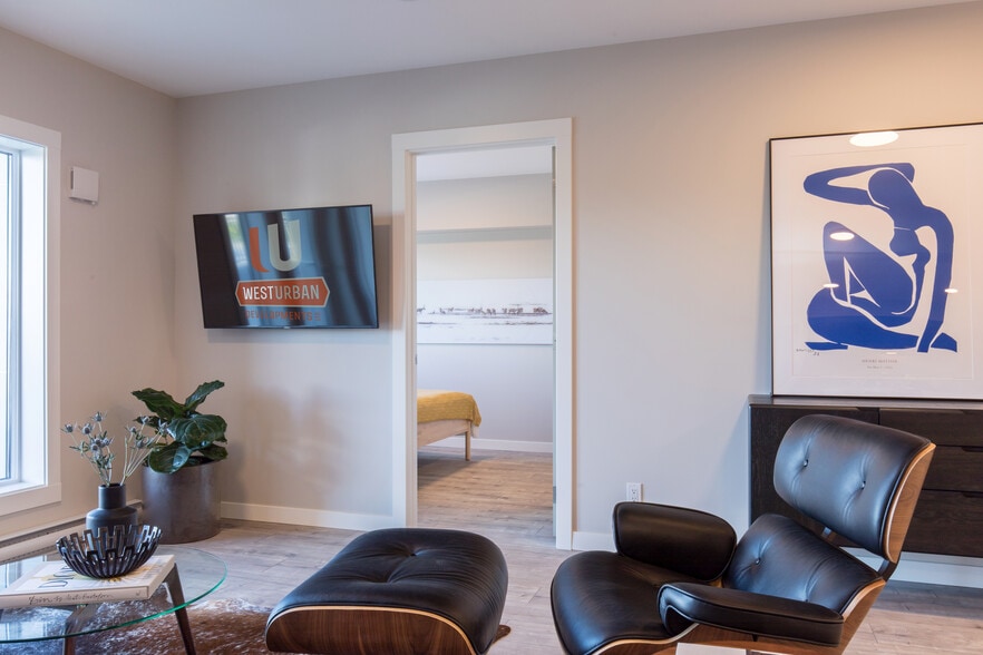 2036-S Island Hwy, Campbell River, BC à vendre - Photo du bâtiment - Image 2 de 24