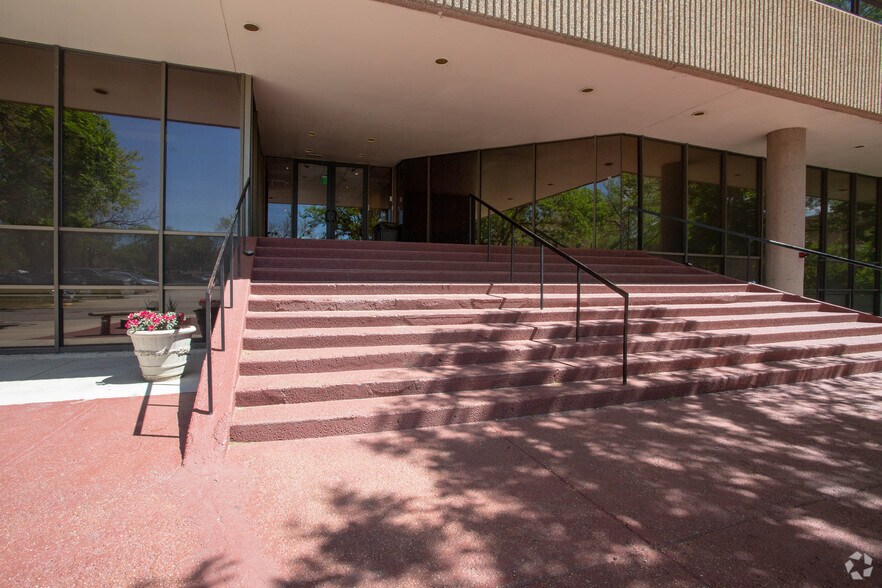 9725 E Hampden Ave, Denver, CO à louer - Photo du bâtiment - Image 2 de 21