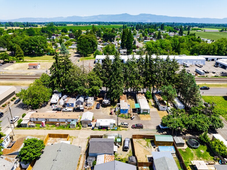 351 Front St, Junction City, OR à vendre - Photo du bâtiment - Image 2 de 30