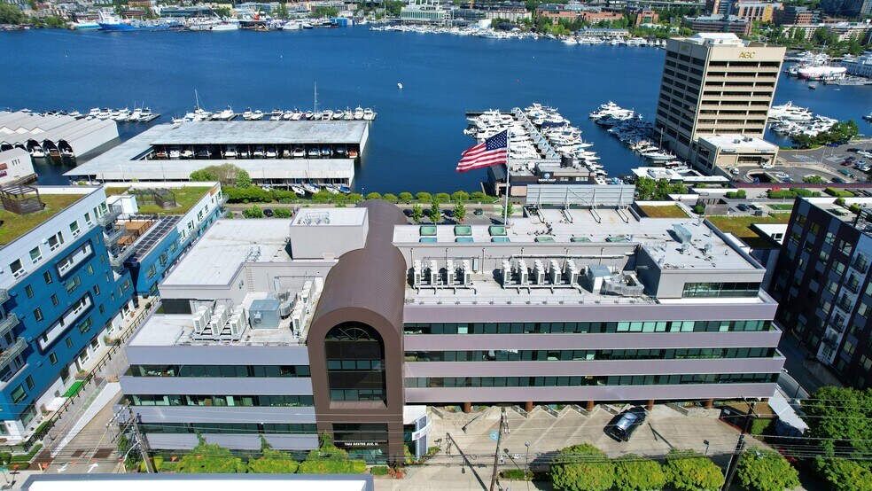 1300 Dexter Ave N, Seattle, WA à louer - Photo du bâtiment - Image 1 de 9