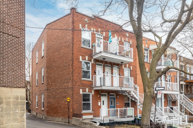 More details for 2563-2573 St Sheppard, Montréal, QC - Multifamily for Sale