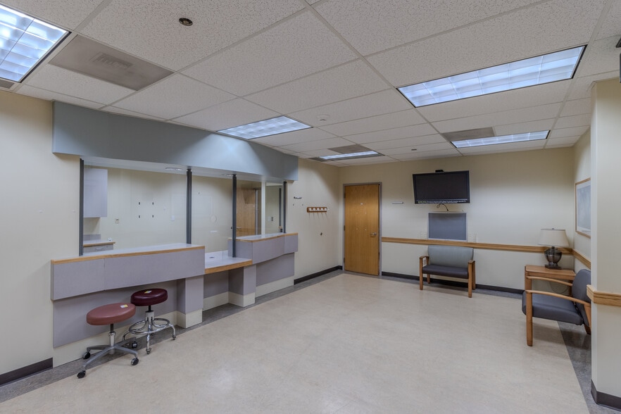 320 Dayton st, Kennewick, WA for sale - Interior Photo - Image 2 of 27