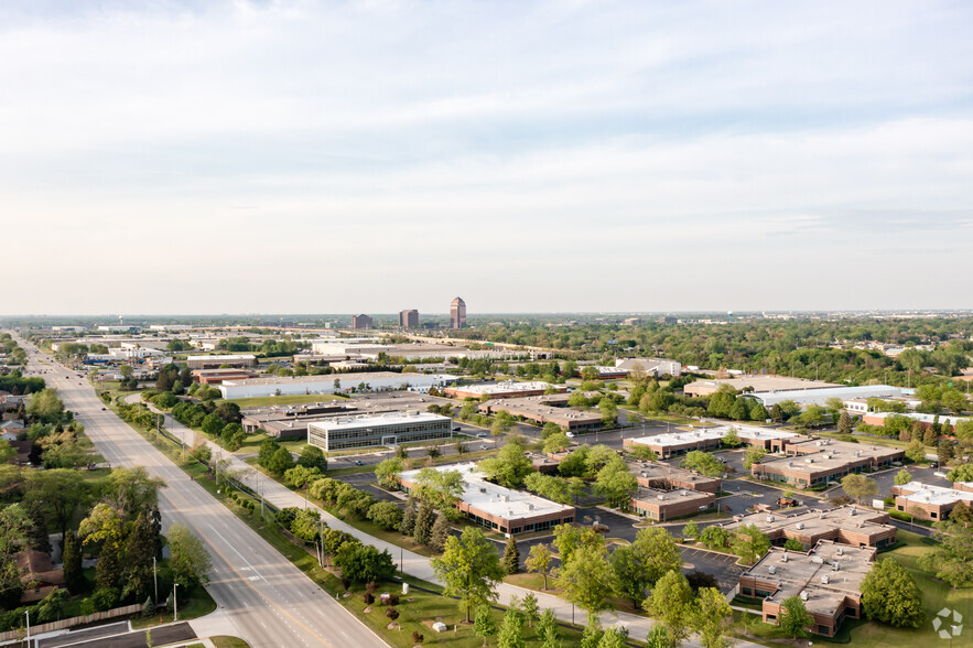 1091-1099 W Hawthorn Dr, Itasca, IL for lease - Aerial - Image 3 of 19