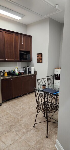 3180 North Point Pky, Alpharetta, GA à vendre - Photo du bâtiment - Image 2 de 22
