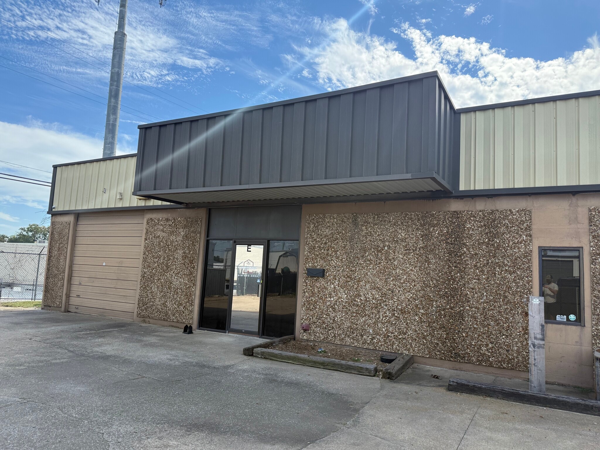 413 N Walnut Ave, Broken Arrow, OK for lease Building Photo- Image 1 of 19