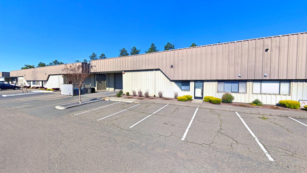 2985 Dutton Ave, Santa Rosa, CA for lease - Building Photo - Image 1 of 1
