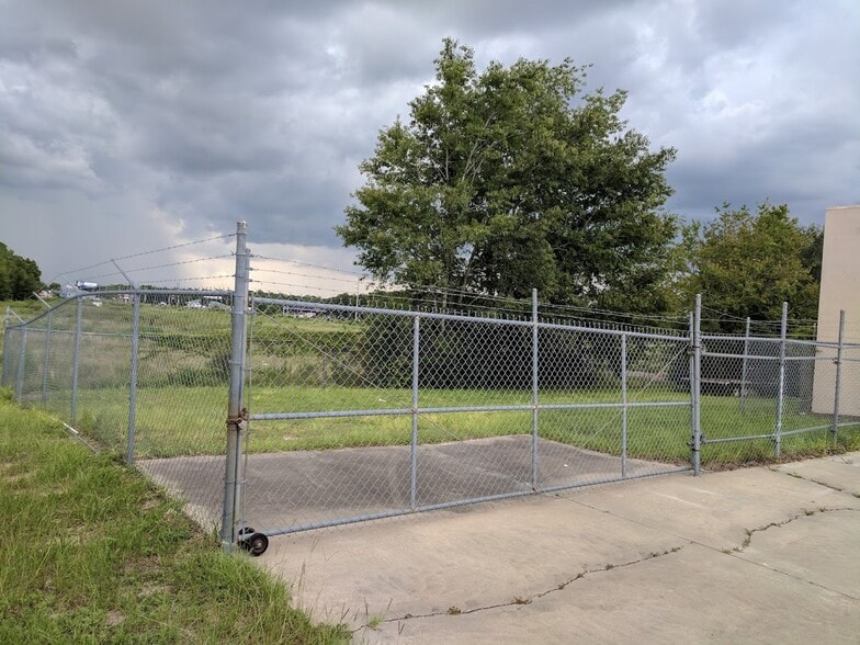 10949 SW 93rd Ter, Ocala, FL for lease - Building Photo - Image 2 of 3