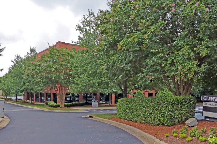 5811 Glenwood Ave, Raleigh, NC for lease - Building Photo - Image 2 of 4