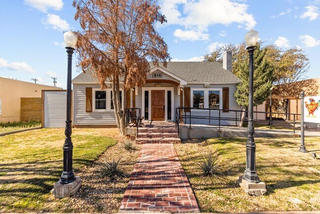 Plus de détails pour 615 N Sam Houston Ave, Odessa, TX - Commerce de détail à vendre