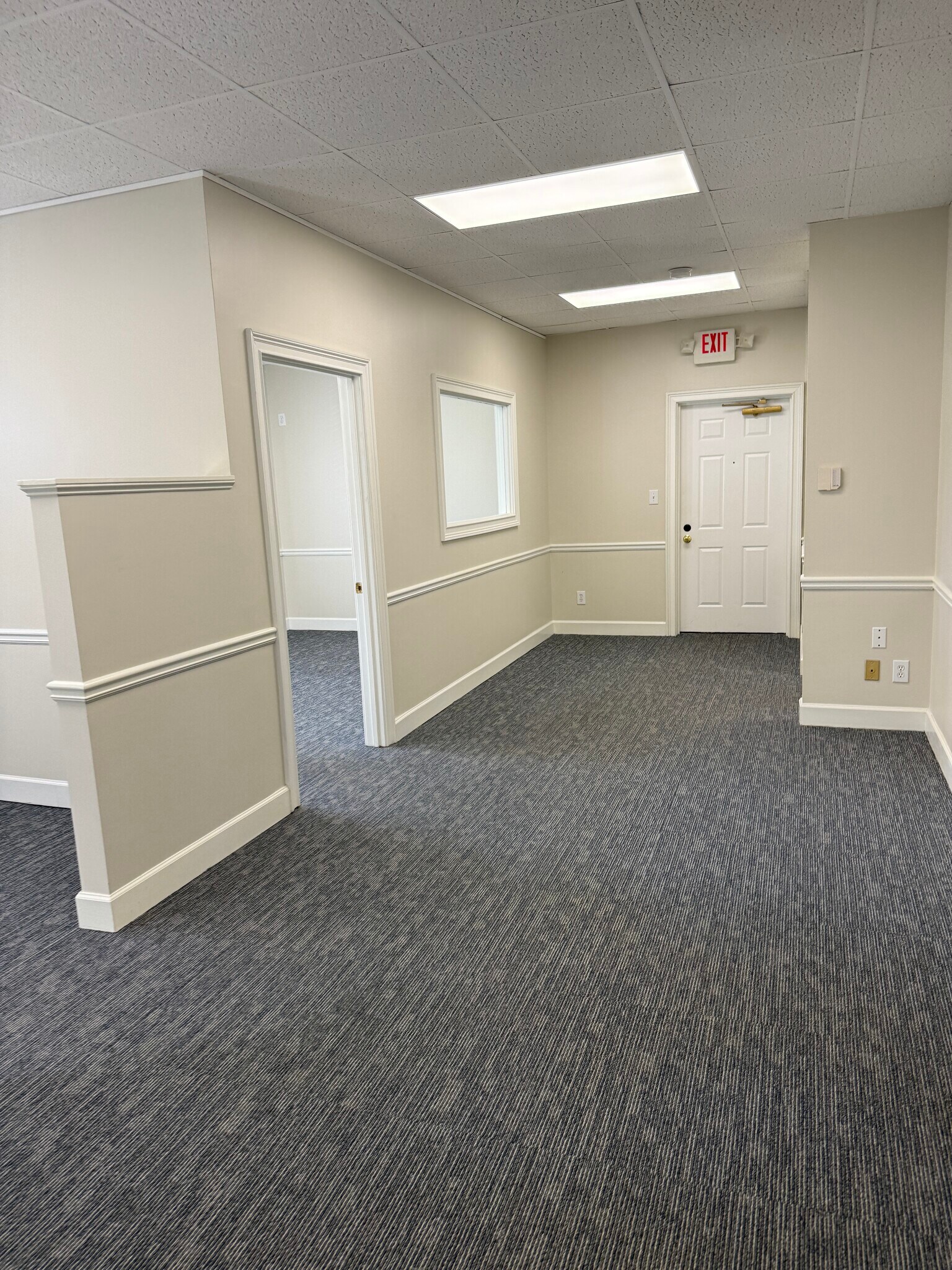 6111 Peachtree Dunwoody Rd NE, Atlanta, GA à louer Photo intérieure- Image 1 de 5