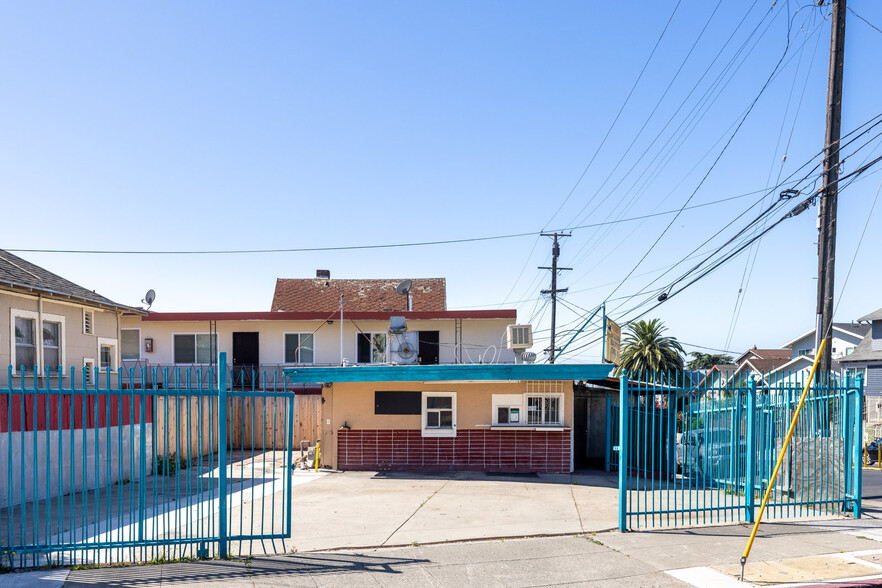 2301 23rd Ave, Oakland, CA for sale - Primary Photo - Image 1 of 1