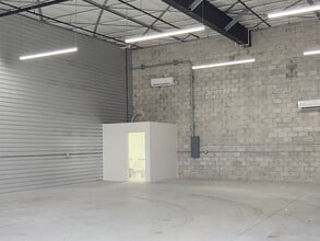 3026 E Riverside Dr, Fort Myers, FL for lease Interior Photo- Image 2 of 4