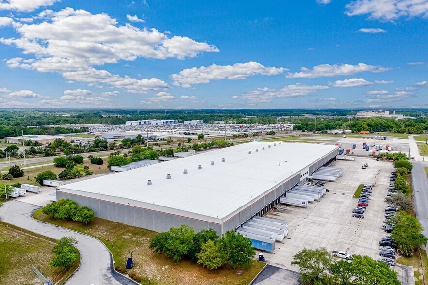 10089 N Main St, Jacksonville, FL for lease - Aerial - Image 2 of 5