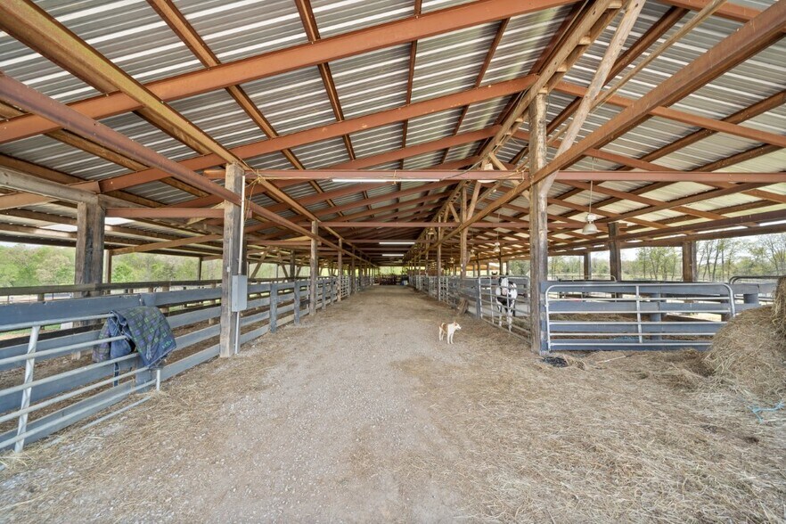 833 N Prather Rd, Michie, TN à vendre - Photo du bâtiment - Image 3 de 52