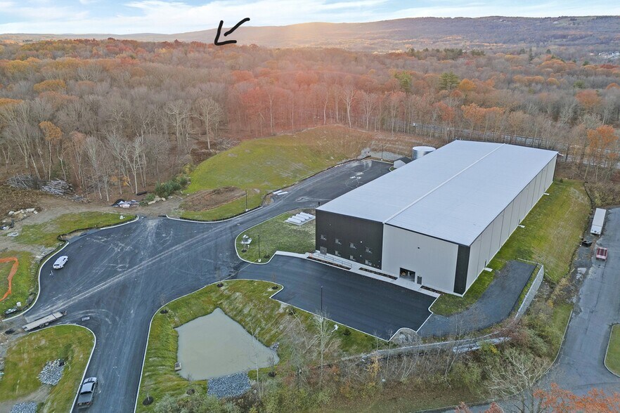 4 Distribution Dr, Bloomingburg, NY à vendre - Photo du bâtiment - Image 3 de 6