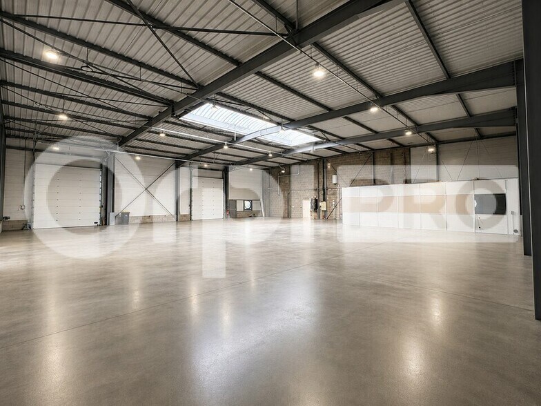 Flex in Arnas for lease - Interior Photo - Image 1 of 4