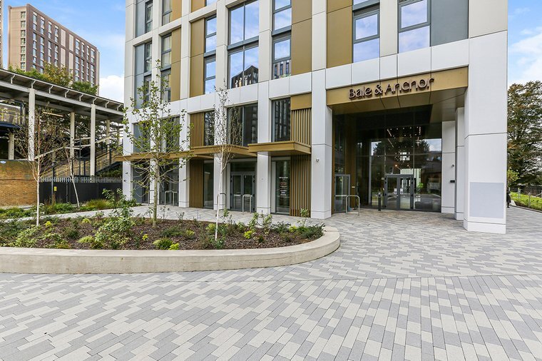 Conington Rd, Londres à louer Photo du bâtiment- Image 1 de 6