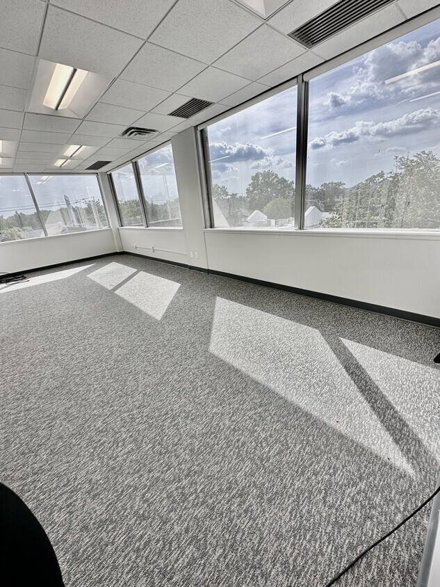 1111 E Putnam Ave, Greenwich, CT for lease Primary Photo- Image 1 of 14