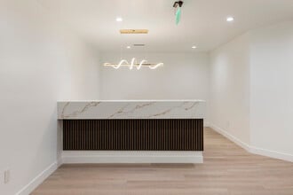 436 N Roxbury Dr, Beverly Hills, CA for lease Interior Photo- Image 1 of 4