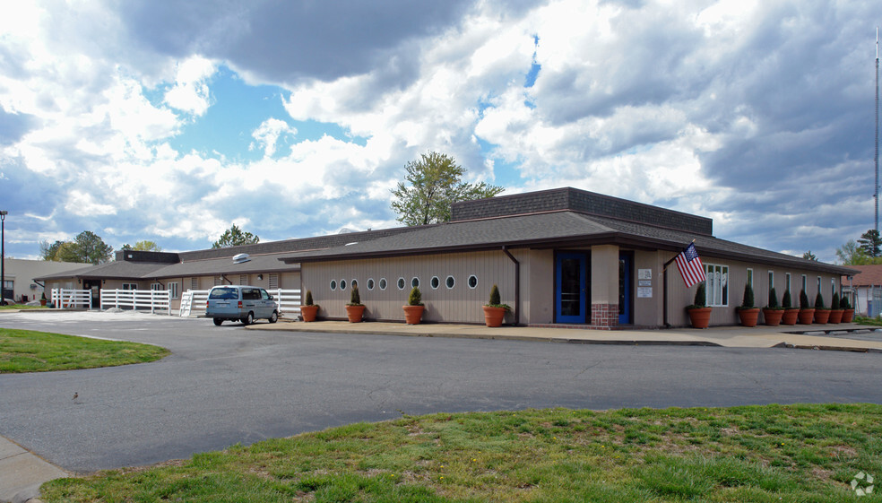 900 Southlake Blvd, North Chesterfield, VA à vendre - Photo principale - Image 1 de 1