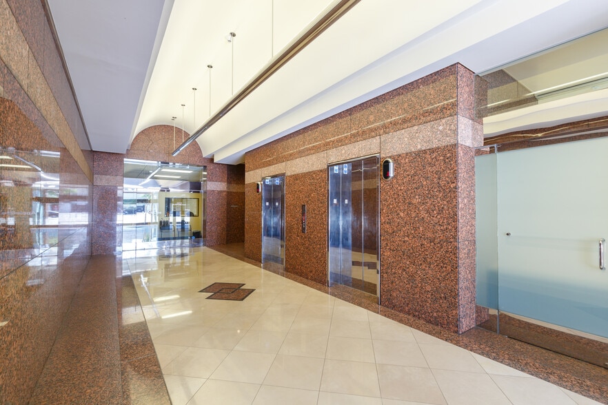 15165 Ventura Blvd, Sherman Oaks, CA for lease - Lobby - Image 2 of 2