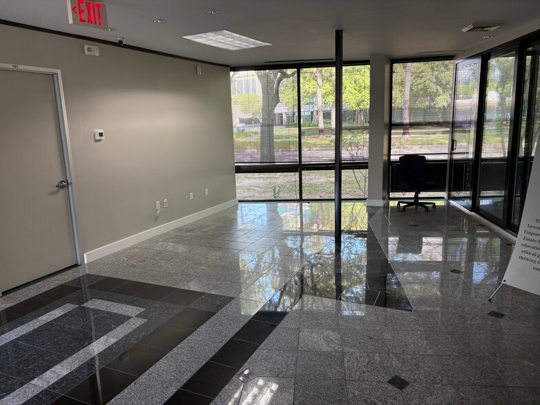 5295 Hollister St, Houston, TX à vendre - Photo du bâtiment - Image 3 de 18