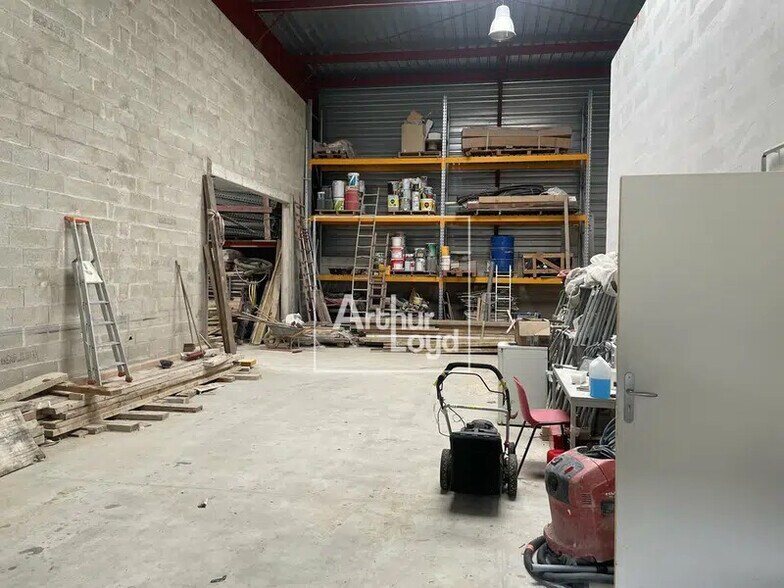 Flex in Cesson for lease - Interior Photo - Image 3 of 4